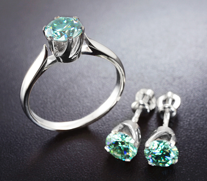 Золото Комплект (кольцо + пусеты) с муассанитами