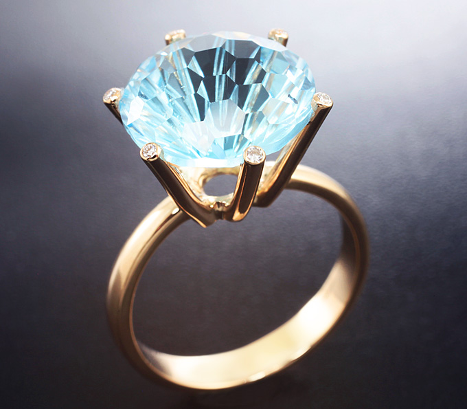 Золото Кольцо с топазом авторской огранки «Universe» и бриллиантами