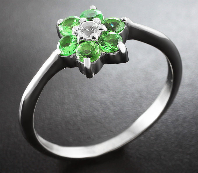 Серебро 925 Кольцо c цаворитами гранатами и лейкосапфиром