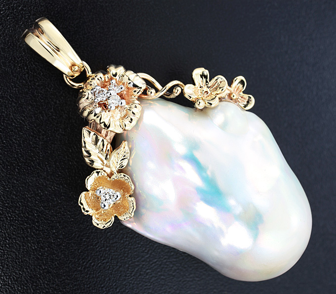 Золото Кулон с жемчужиной Mabe и бриллиантами