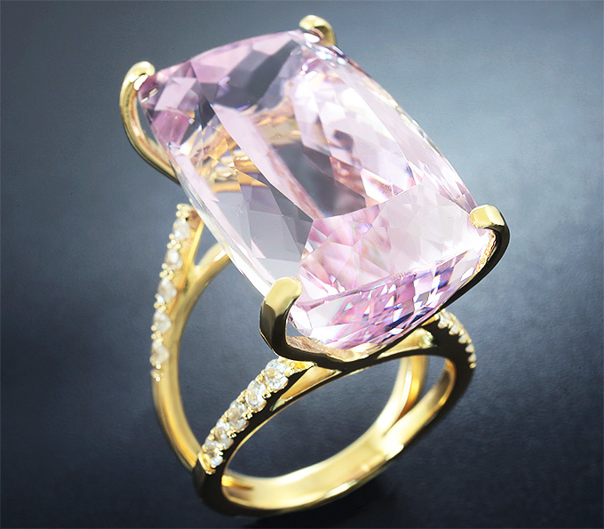 Золото Кольцо с роскошным кунцитом и бесцветными цирконами