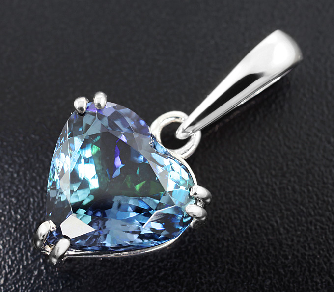 Золото Кулон с чистейшим полихромным танзанитом