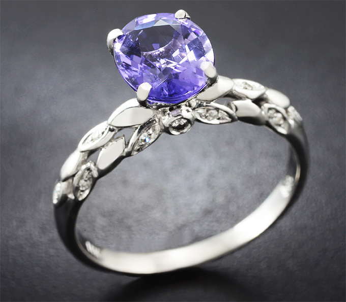 Золото Кольцо с танзанитом и бриллиантами!