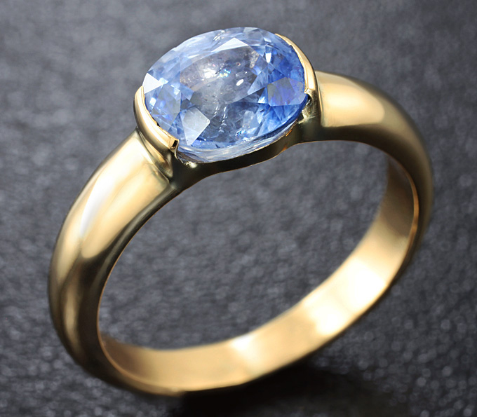 Золото Кольцо с синим сапфиром