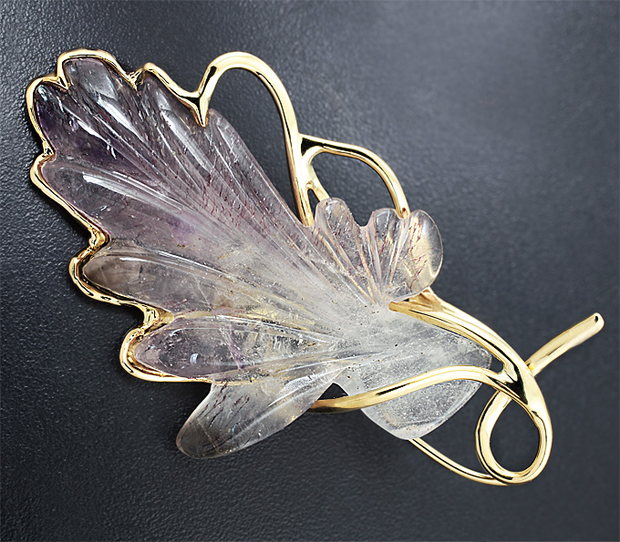 Золото Кулон, инкрустированный резным кварцем с гематитом