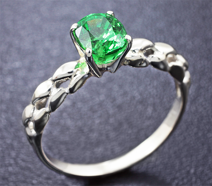 Серебро 925 Кольцо c цаворитом гранатом