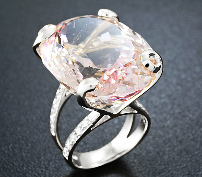 Золото Кольцо с морганитом и бриллиантами