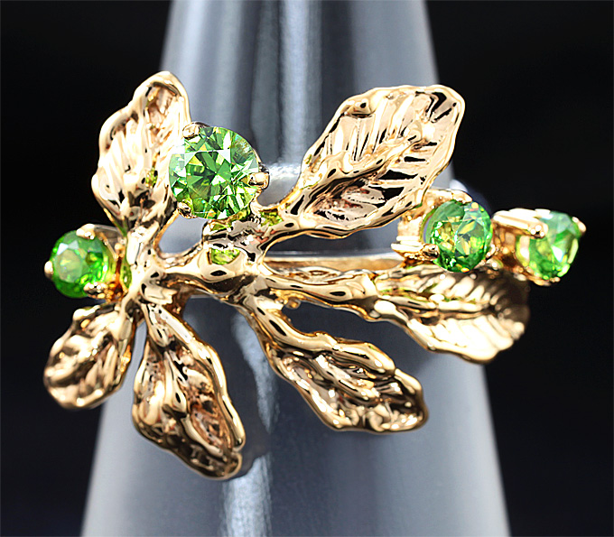 Золото Кольцо с уральскими демантоидами