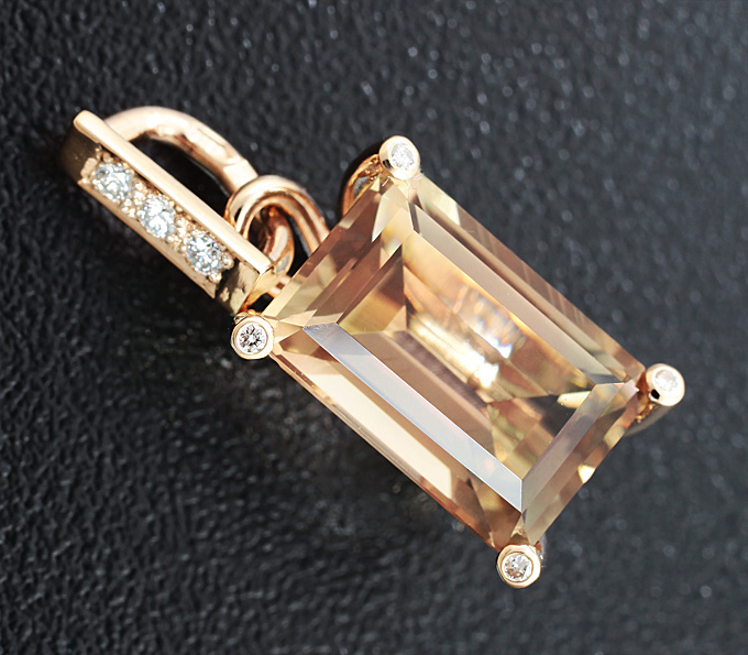 Золото Кулон с солнечным камнем и брилллиантами