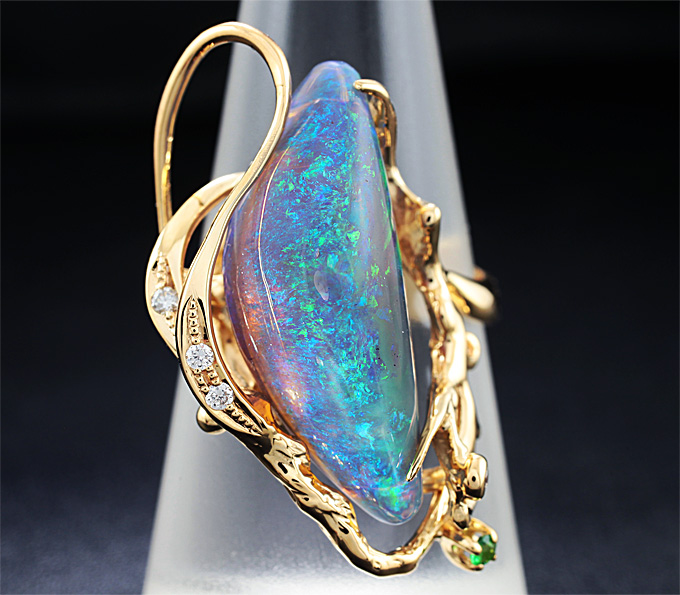 Золото Кольцо c австралийским кристаллическим опалом, цаворитом гранатом и бриллиантами