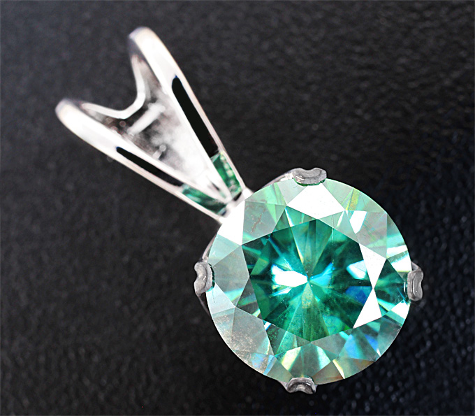 Золото Кулон с муассанитом