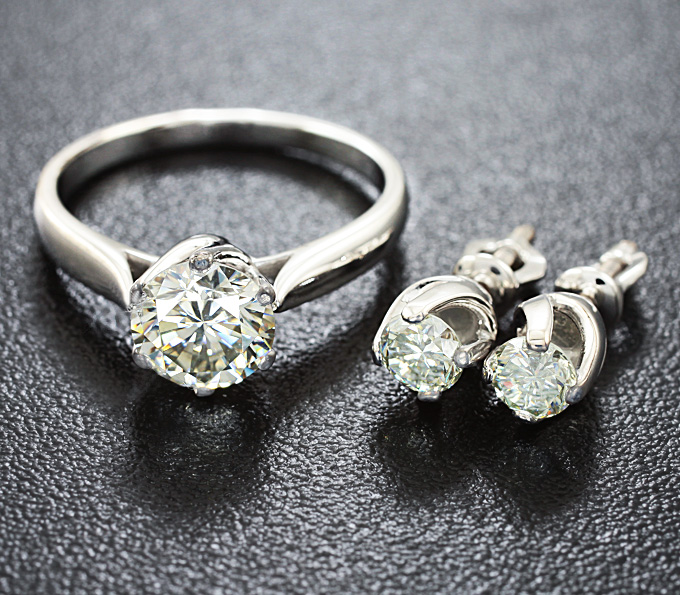 Золото Комплект с муассанитами