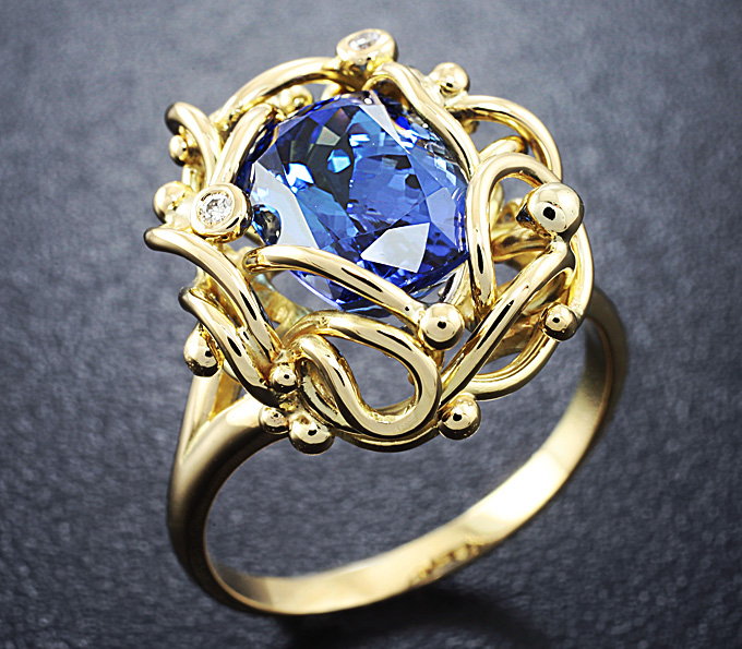 Золото Кольцо с танзанитом и бриллиантами