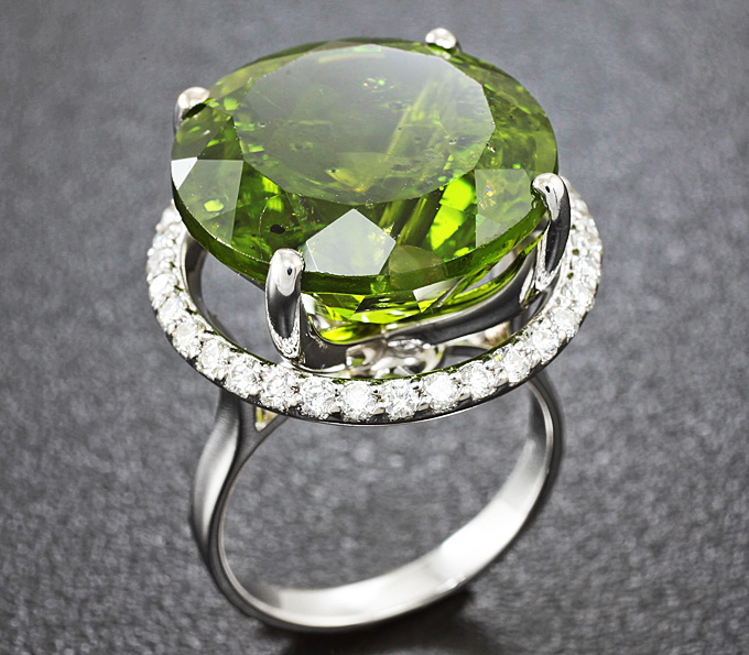 Золото Кольцо c перидотом и бриллиантом