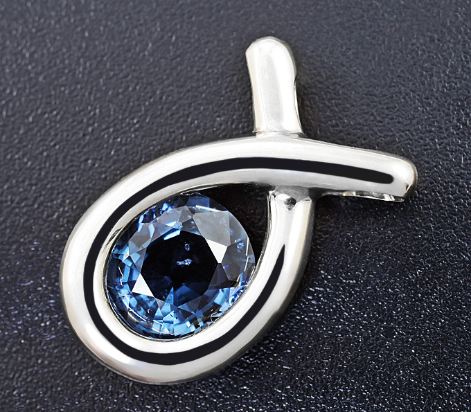 Серебро 925 Кулон с крупной синей шпинелью