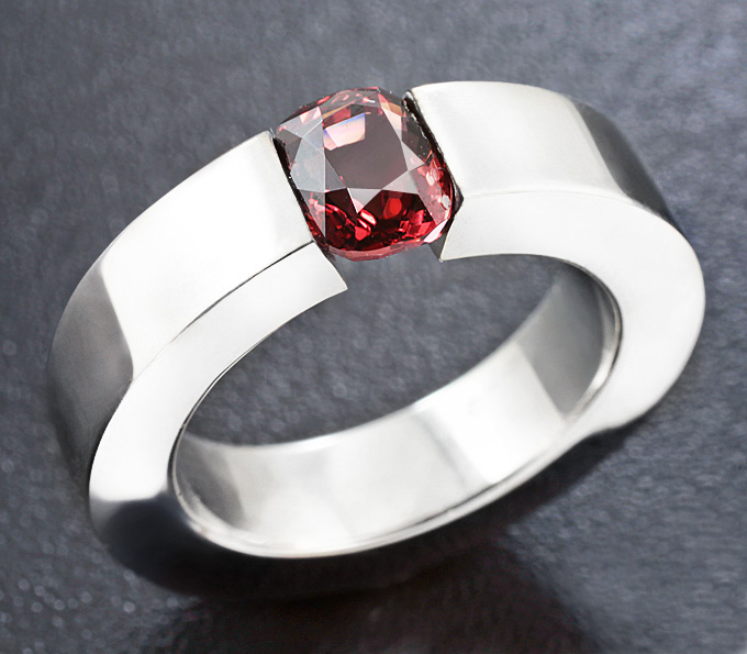 Серебро 925 Кольцо c эффектной шпинелью