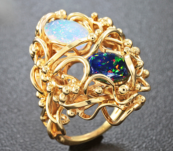 Золото Кольцо с ограненными кристаллическими Welo и черным опалами