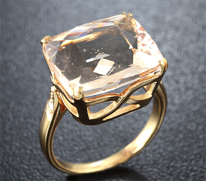 Золото Кольцо с морганитом и бриллиантами