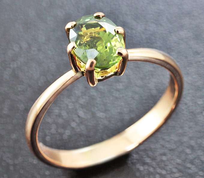 Золото Кольцо c зеленым сапфиром