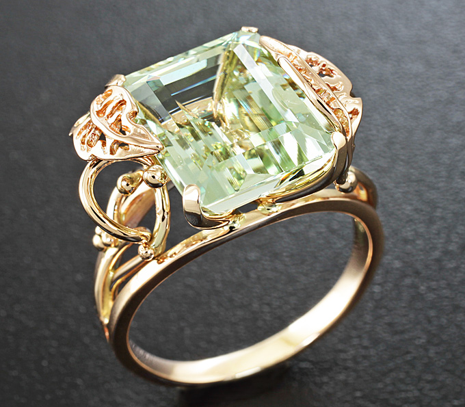 Золото Кольцо c чистейшим зеленым бериллом