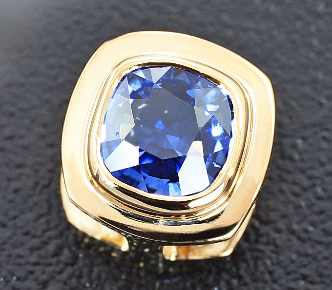 Золото Кулон с синим сапфиром