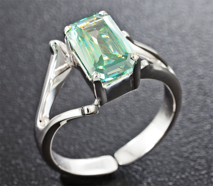 Золото Кольцо с муассанитом