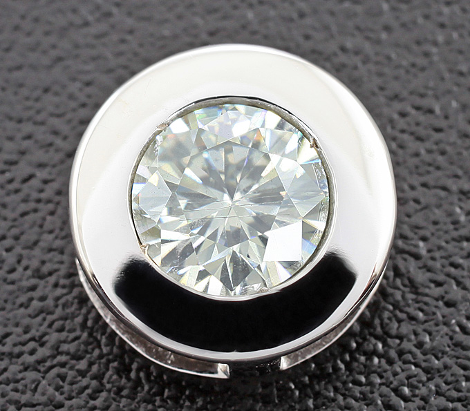 Золото Кулон с бессцветным муассанитом