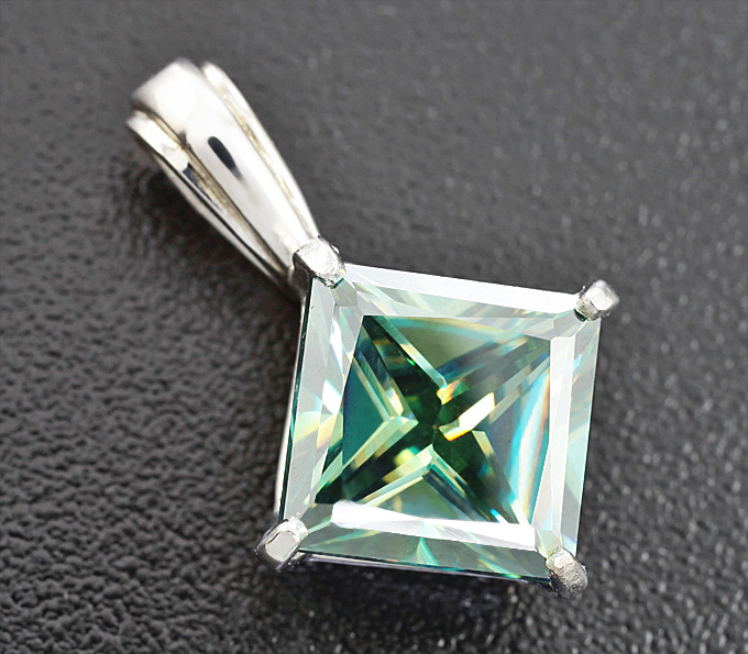 Серебро 925 Кулон с муассанитом