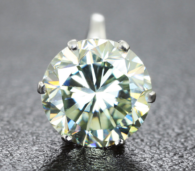 Золото Пусета с муассанитом