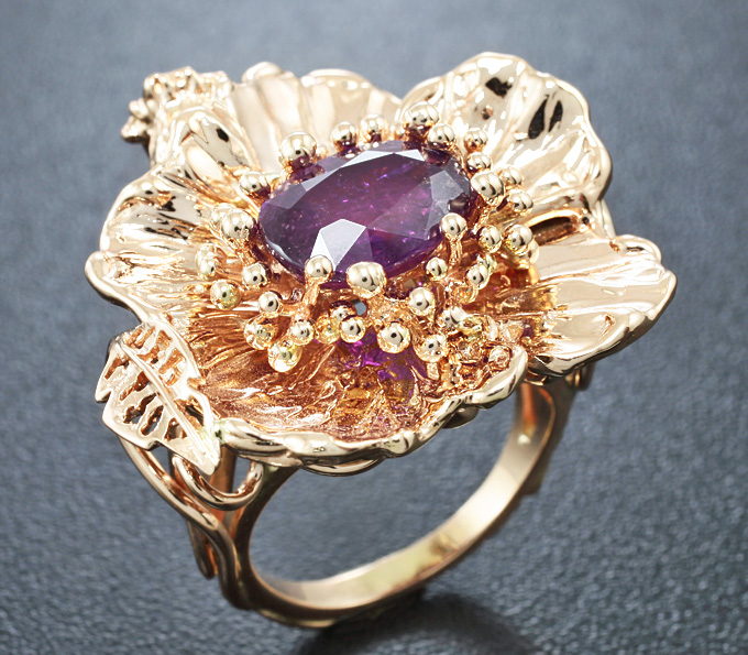 Золото Кольцо с крупным сапфиром