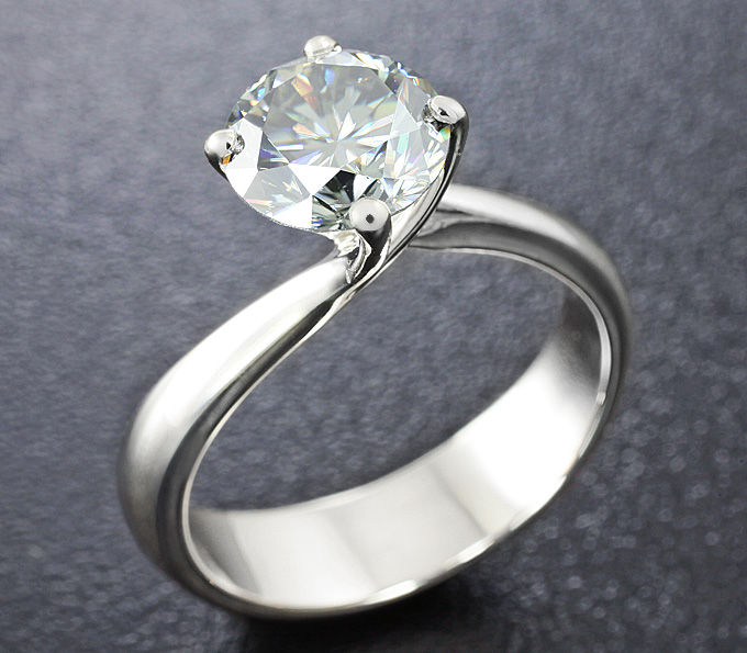 Серебро 925 Кольцо c бесцветным муассанитом