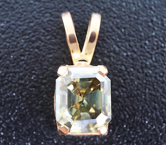 Серебро 925 Кулон с муассанитом