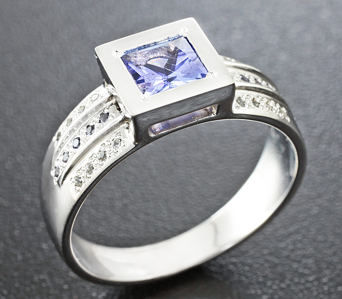 Серебро 925 Кольцо c танзанитом, синими сапфирами и бесцветными топазами