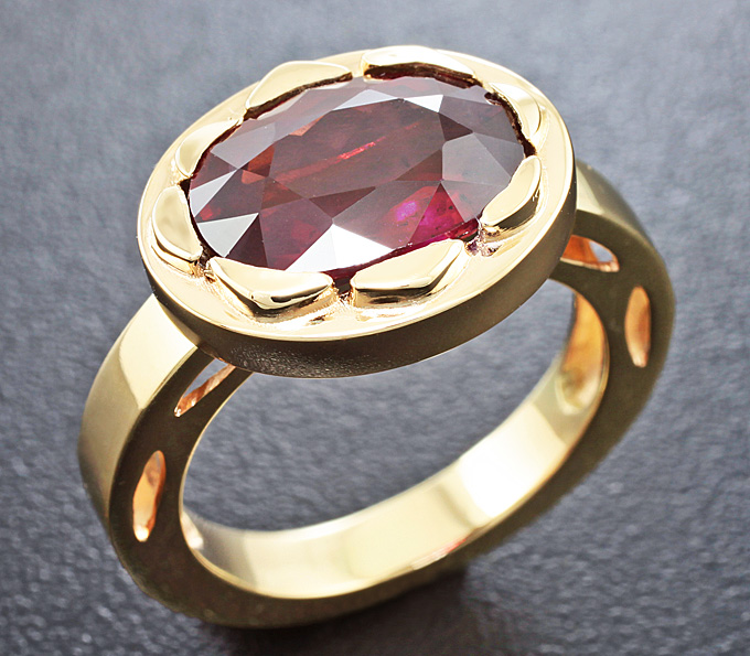 Золото Кольцо с родолитом гранатом