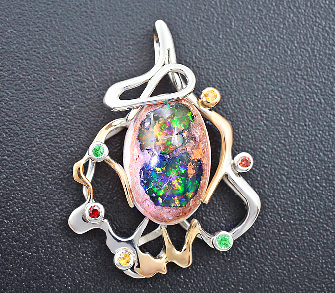 Серебро 925 Кулон с мексиканским jelly опалом, цаворитами гранатами и сапфирами