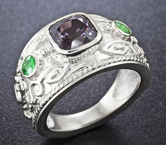 Серебро 925 Кольцо c сиреневой шпинелью и цаворитами гранатами
