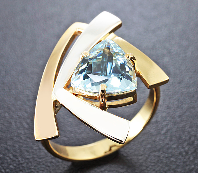 Золото Кольцо c чистейшим аквамарином