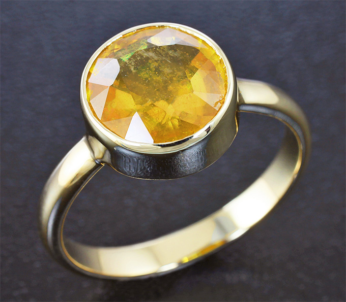 Золото Кольцо с желтым сапфиром