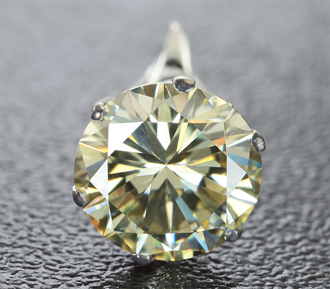 Золото Пусета с муассанитом