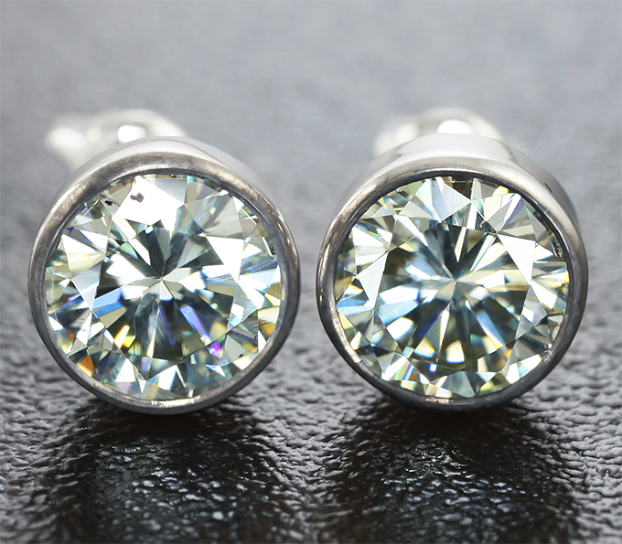 Золото Пусеты с бесцветными муассанитами