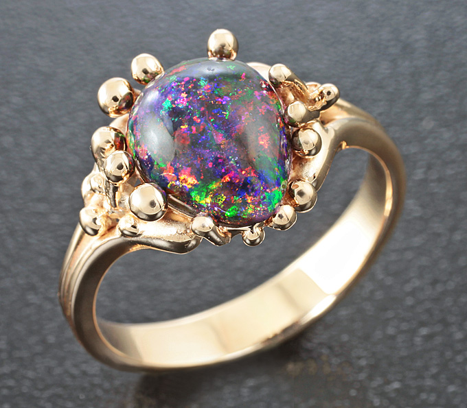 Золото Кольцо c кристаллическим черным опалом