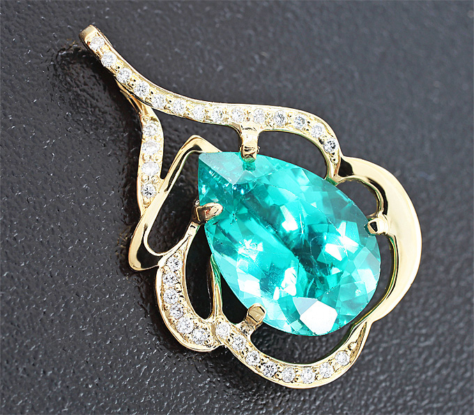 Золото Кулон с крупным «неоновым» апатитом и бриллиантами