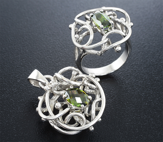 Серебро 925 Комплект с зелеными сфенами