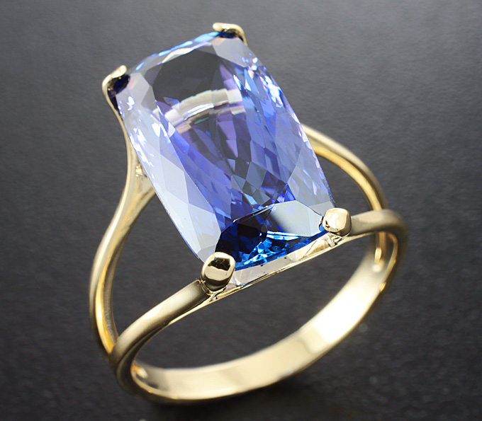 Золото Кольцо с чистейшим крупным танзанитом