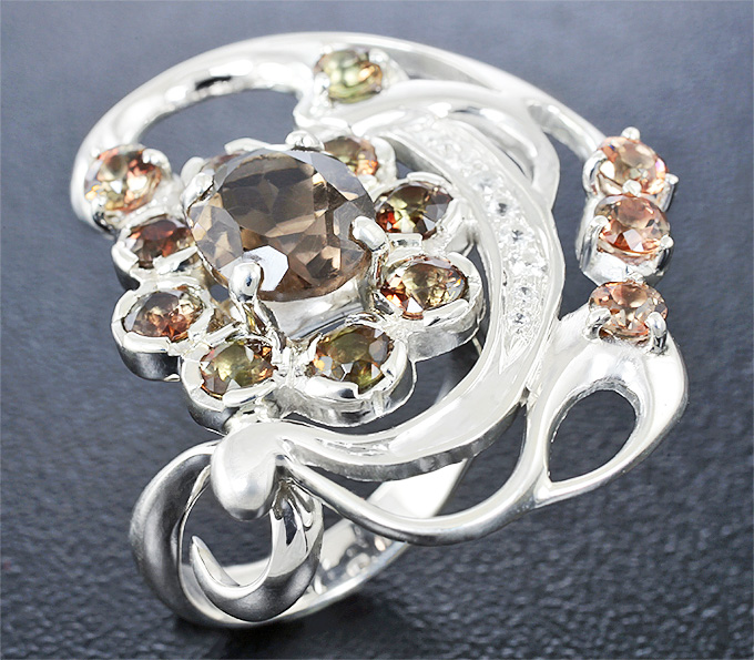 Серебро 925 Кольцо c дымчатым кварцем, андалузитами и бесцветными цирконами