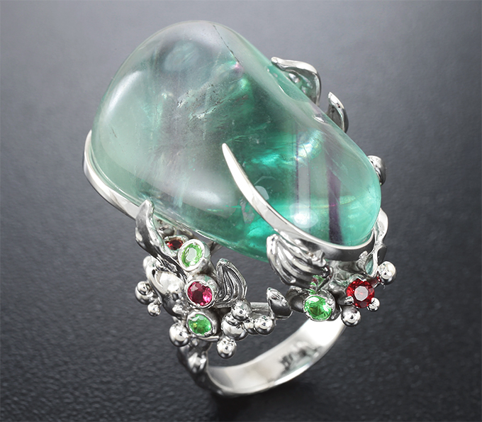 Золото Кольцо c флюоритом, цаворитами гранатами и рубинами