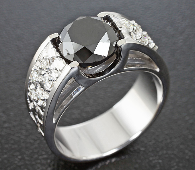 Золото Кольцо с черным и белыми бриллиантами