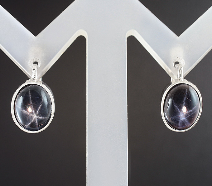 Золото Серьги со звездчатыми сапфирами