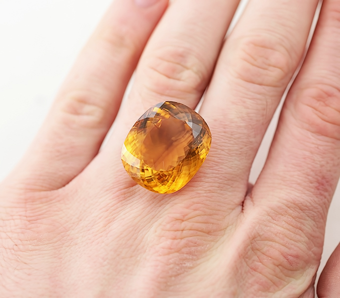 Эксклюзив! Крупный золотистый кальцит 39,55 карат