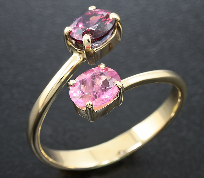 Золото Кольцо, инкрустированное пеззоттаитом и топовым гранатом со сменой цвета